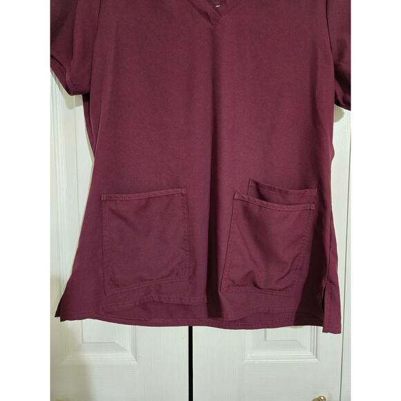 Medcouture medium plum scrub top with pockets - Picture 2 of 9